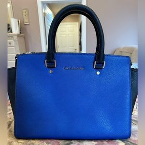 Michael Kors Saffiano leather shoulder bag. Very gently used/